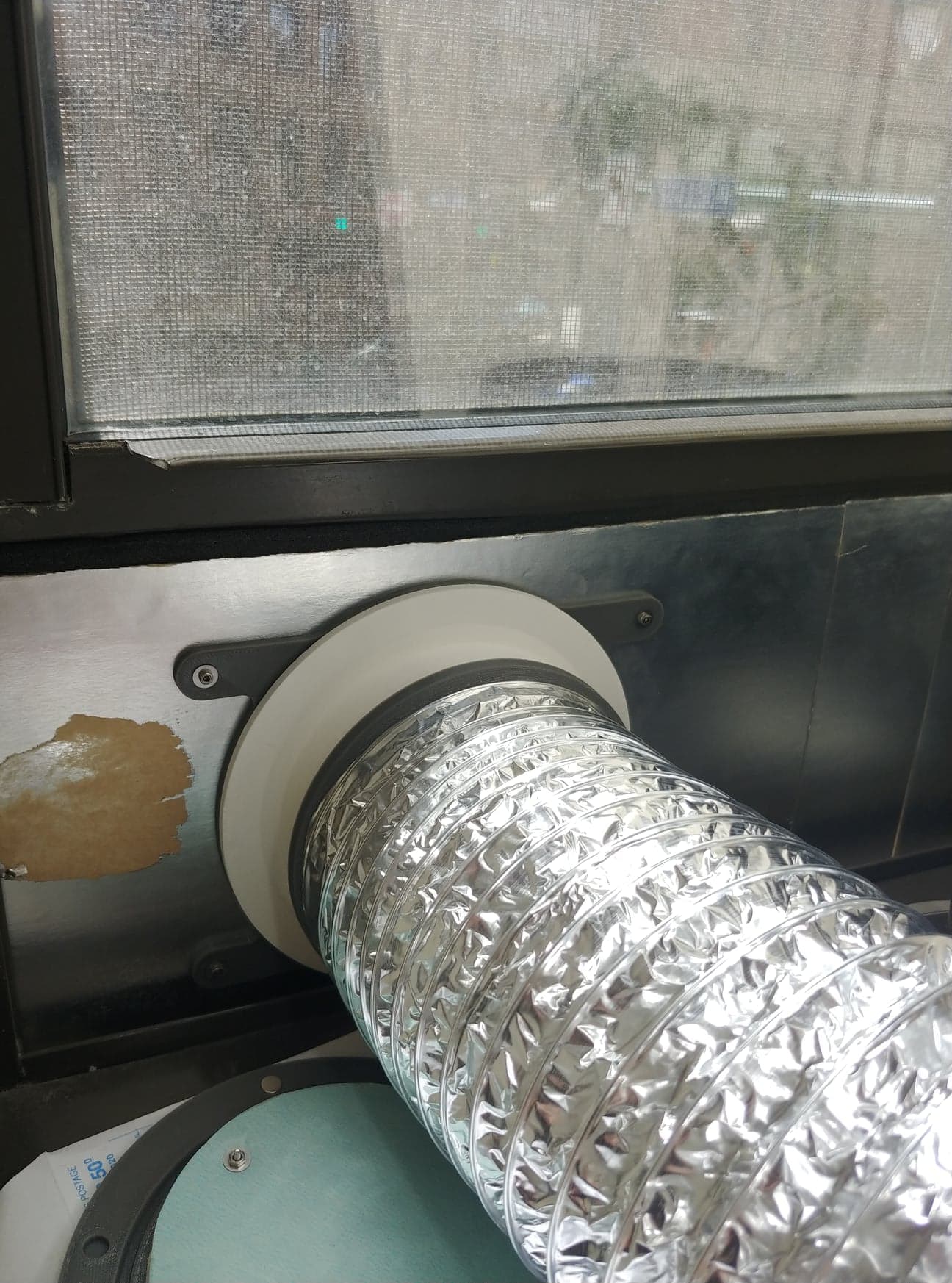 Image of the duct work out the window.